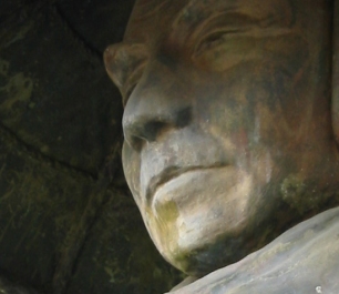 Closeup of the face of the Shinran statue.
